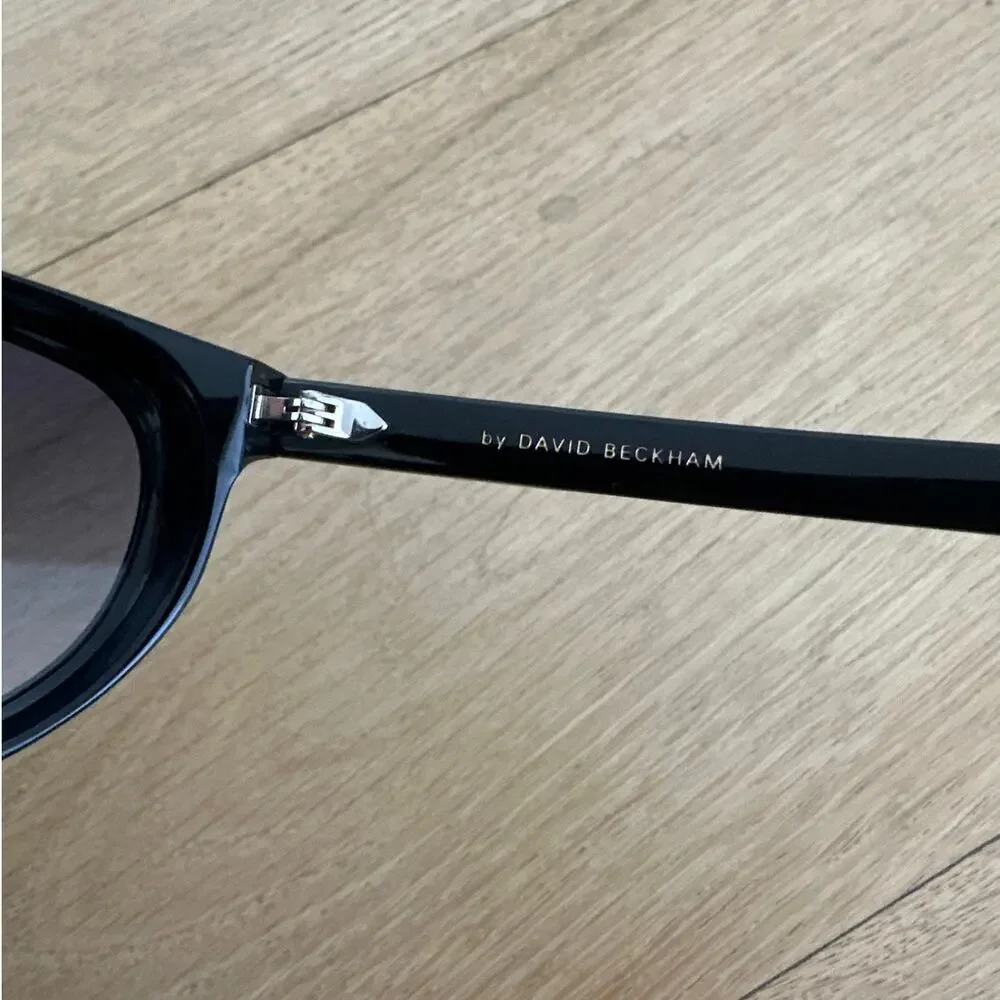 By David Beckham - DB7117/S Sunglasses in 80708 Black